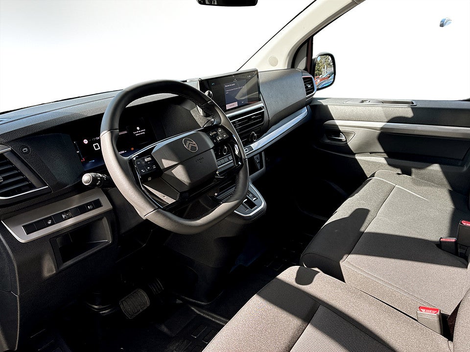 Bild på Citroën SpaceTourer Plus 2.2 BlueHDi 180hk Aut 9-SITS NAVI