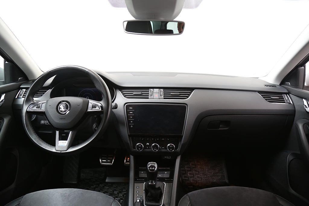 Skoda Octavia Scout 2,0 TDI 4x4 Premium Aut P-värme Dragkrok 2019
