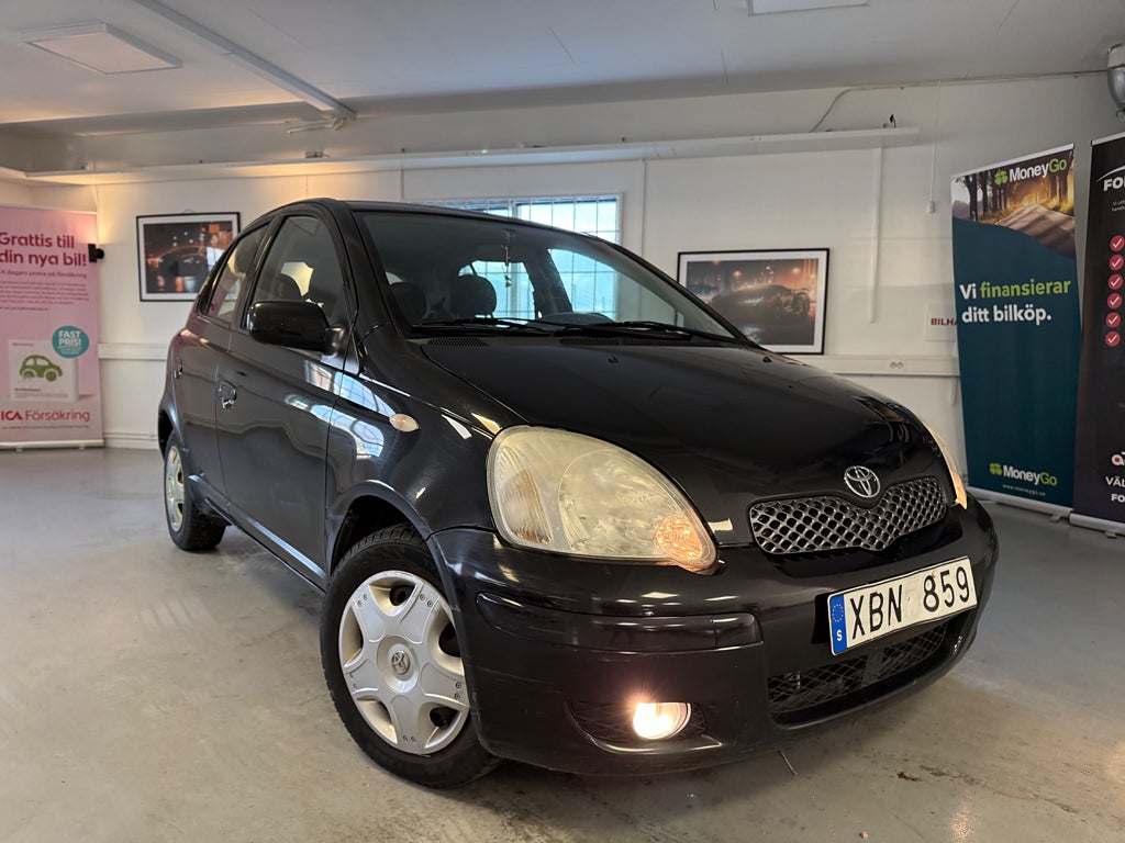 Toyota Yaris 5-dörrar 1.0 VVT-i ** 10k mil ** Nybess **