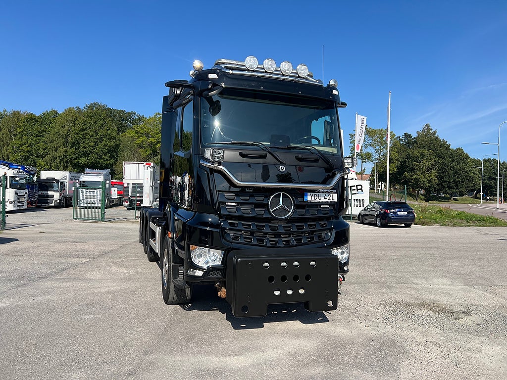 Mercedes-Benz Arocs 3251 Tridem Lastväxlare, Fullt Plogutrustad