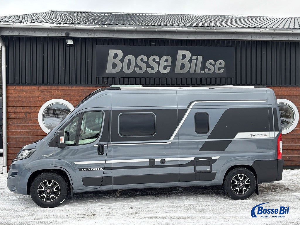 Adria TWIN 600 SPB - *Solcell * Automat * Långbäddar *