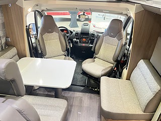 Husbil-halvintegrerad Adria CORAL SUPREME 670 SL 13 av 25