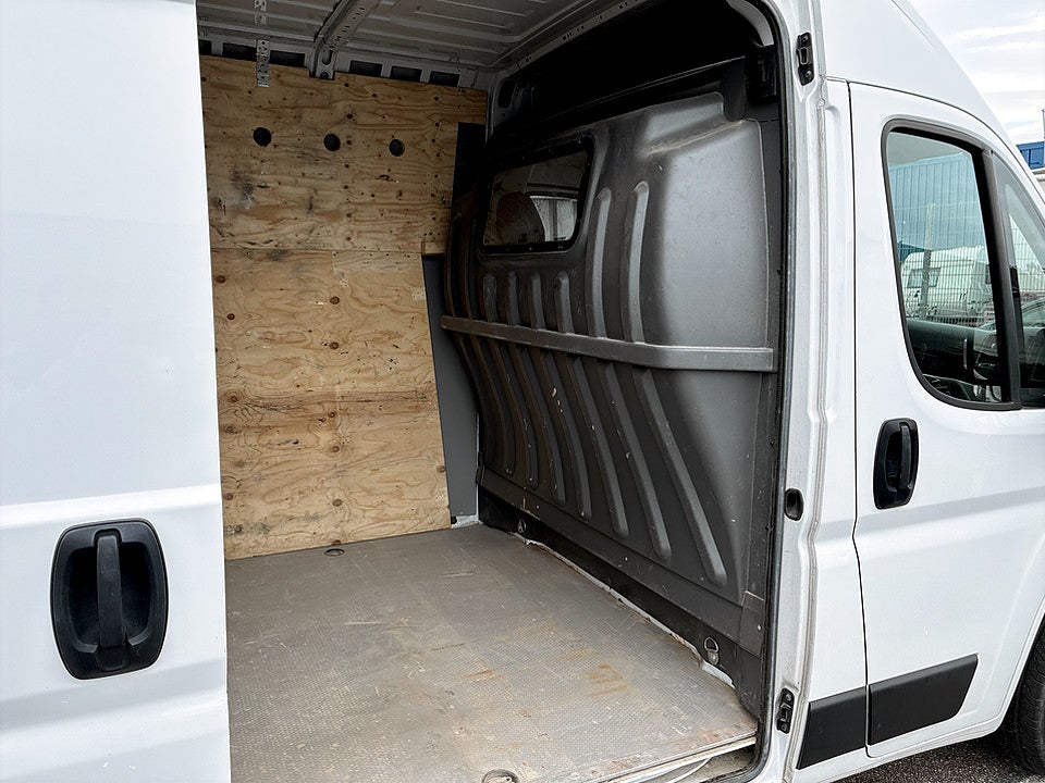 Bild på Peugeot Boxer PRO+ 2.2 BlueHDi 140hk L3H2 DRAG