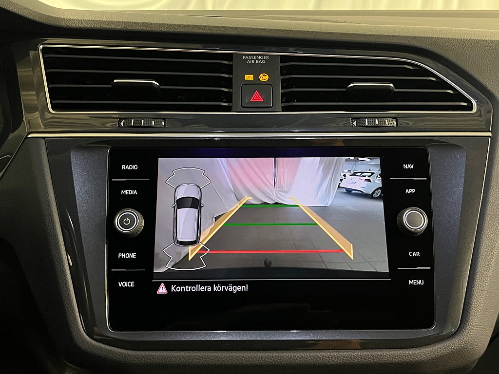 Volkswagen Tiguan 1.5 TSI Aut Adaptiv farth Motorvärmare Dragkrok Carplay bild 16