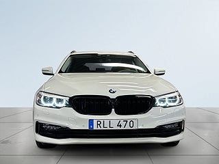BMW 520d Touring Steptronic Sport line 360°/S&V-Däck/Halvskinn – bild 2
