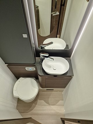 Husbil-halvintegrerad Adria MATRIX SUPREME MB 670 SL 11 av 15