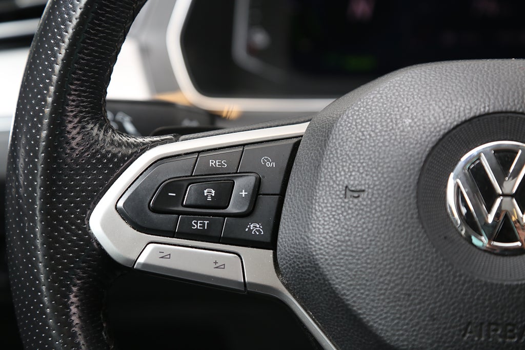 Volkswagen Passat Sportscombi GTE Executive Cockpit Panorama Värmare Drag 2020