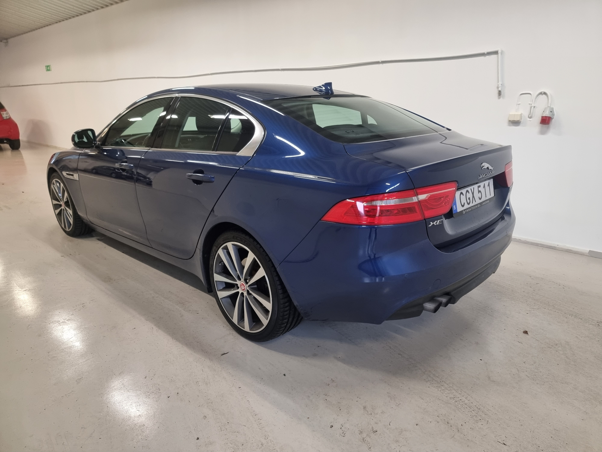 Jaguar XE 20d Automat Euro 6 180hk, bild 3/17
