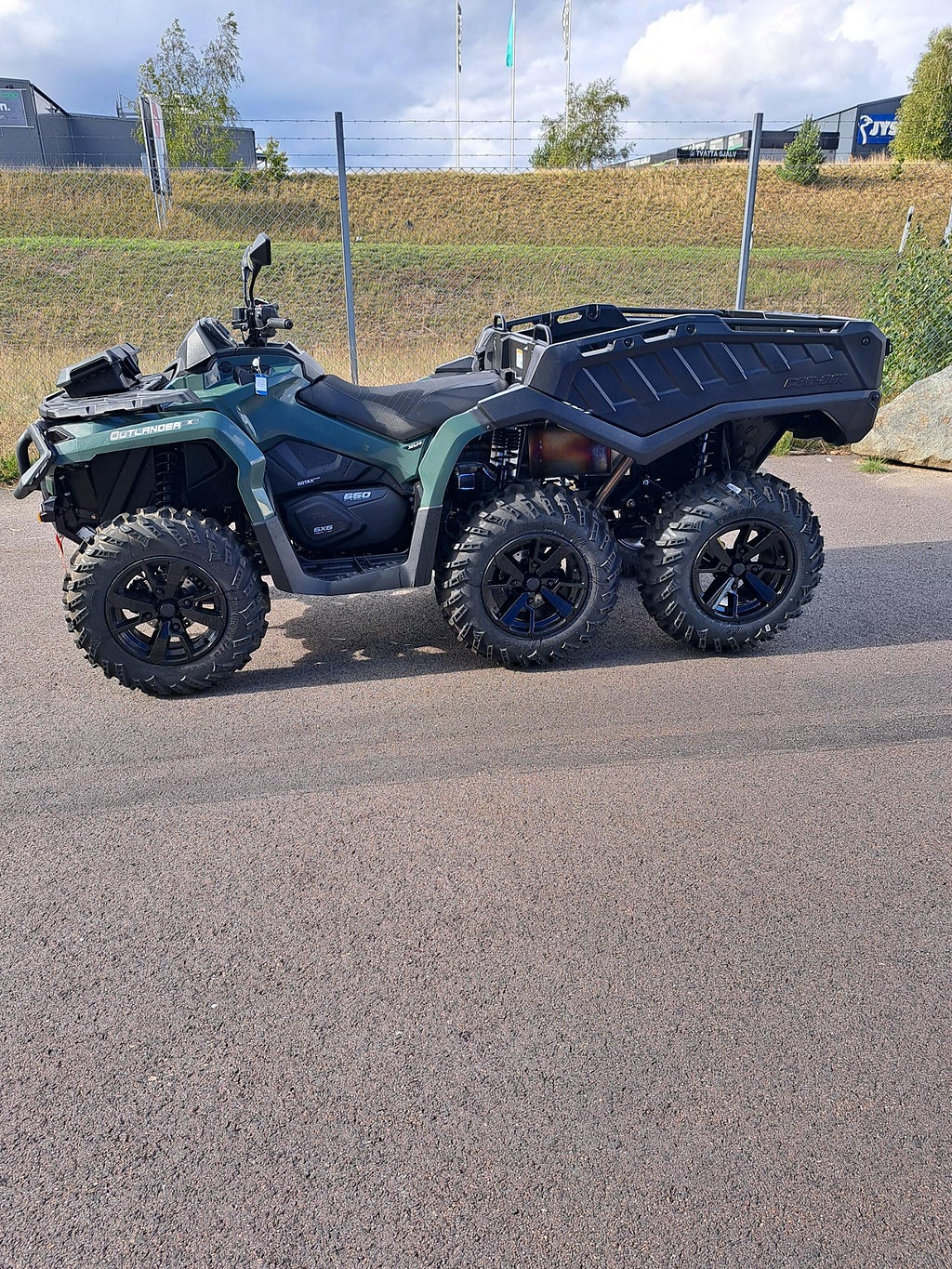 Can-Am Outlander XU+ 6x6