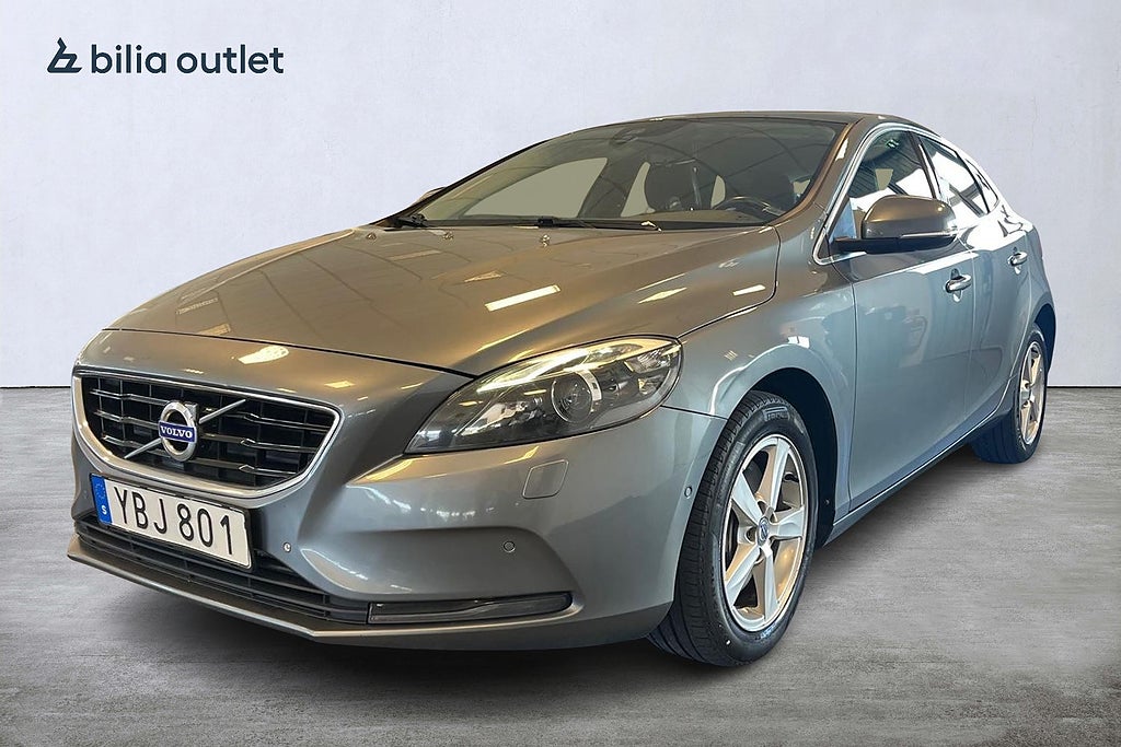 Volvo V40 D3 Momentum 150hk / Drag Värmare Kamera Pano Ny kamrem