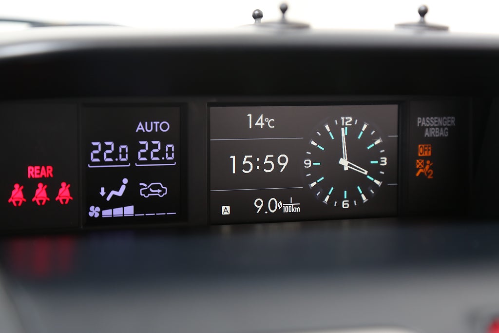 Subaru Forester 2,0D 147hk XE AWD Aut Panorama Skinn Drag