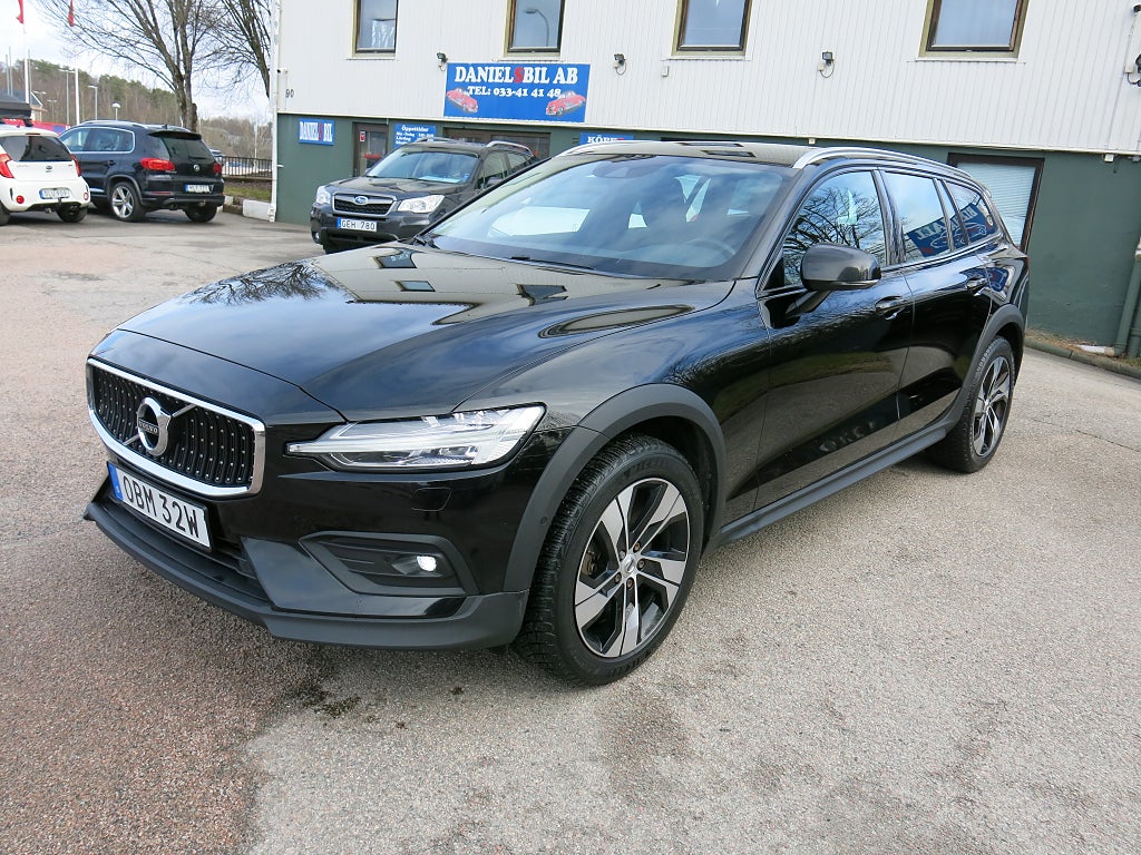 Volvo V60 Cross Country B4 AWD Adv Navi/Drag/VOC/Värmare/H&k/Kamera