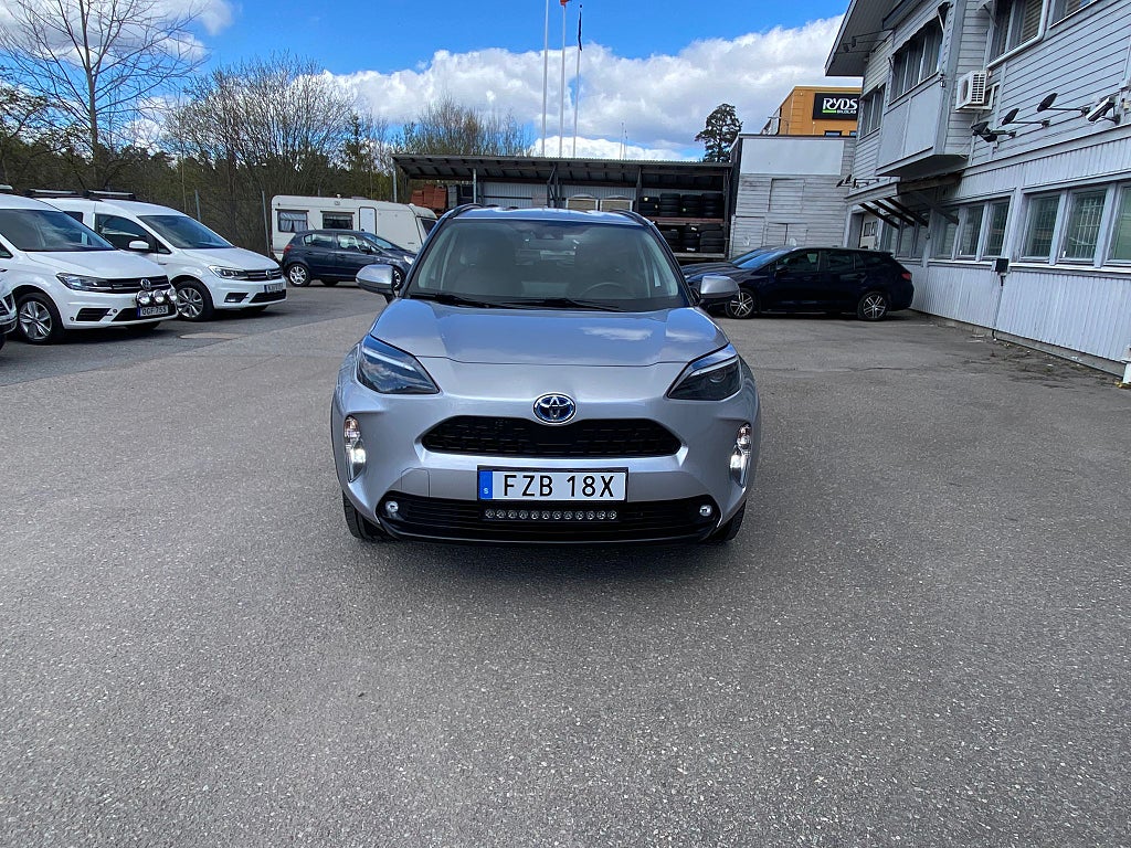 Toyota Yaris Cross HYBRID AWD-I E-CVT ACTIVE AUT B-KAM CARPLAY V-HJUL MOMS