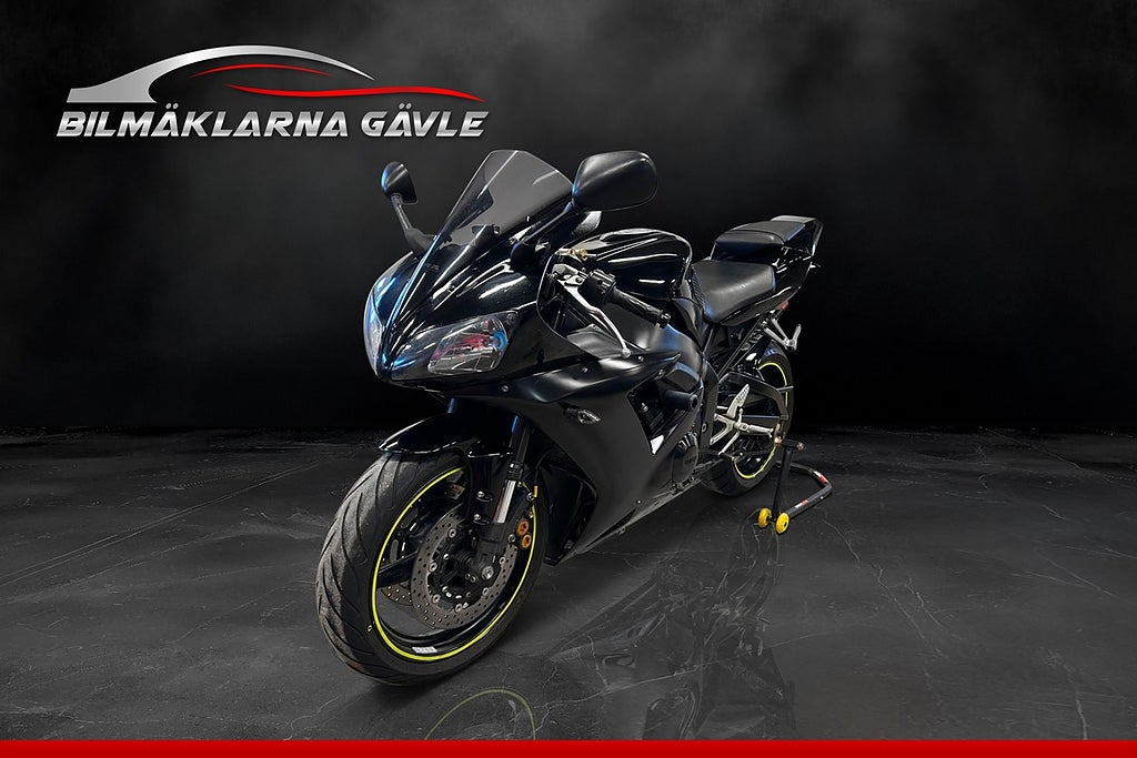 Yamaha Yzf-r1 VÄLVÅRDAD / AKRAPOVIC