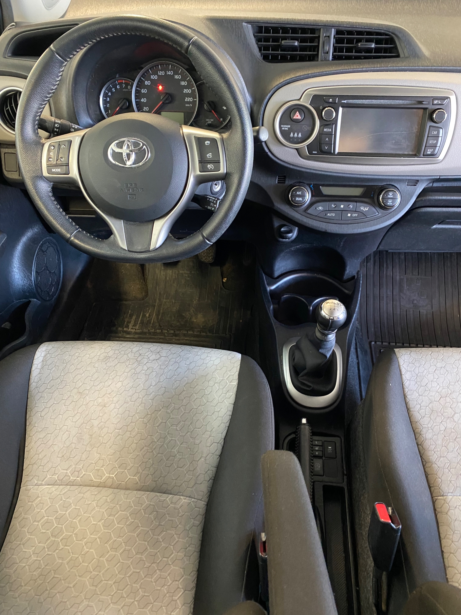 Toyota Yaris 2011, bild 5/32
