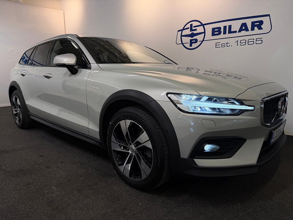 Volvo V60 Cross Country D4 AWD Momentum Advanced SE II /Drag/Vhjul/Kamera/Läder
