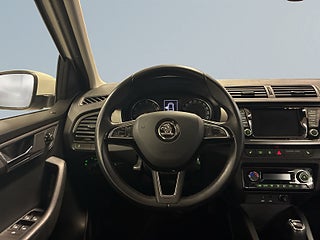 Skoda Fabia 1.0 TSI Style Mvärm P-sen Farthållare S&V-däck Nyservad – bild 9
