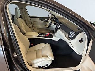 Volvo V60 PLUG-IN T6 AWD Plus Dark MOMS Drag B-kamera S&V-däck