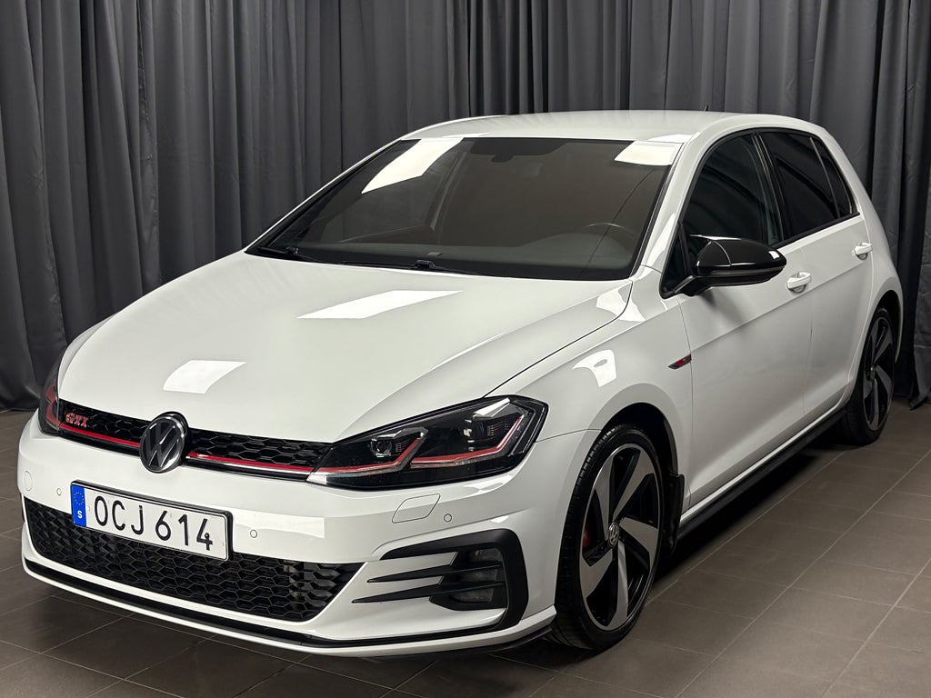 Volkswagen Golf GTI Performance | Dynaudio | Cockpit | 