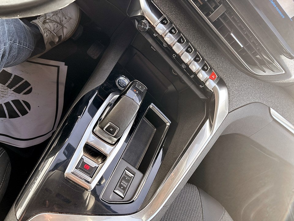 Bild på Peugeot 3008 Allure 1.5 BlueHDi 130hk Aut - NYSERVAD, DRAG