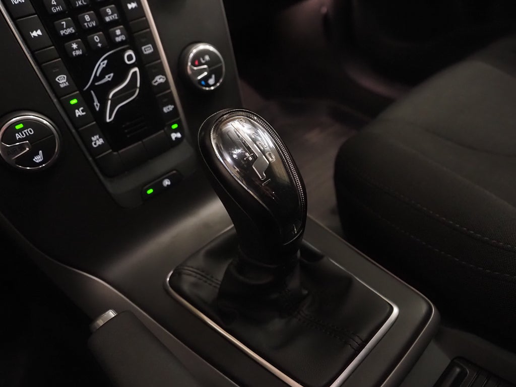 Volvo V40 Cross Country T3 152hk Kinetic Aut | Navi | PDC | 2019