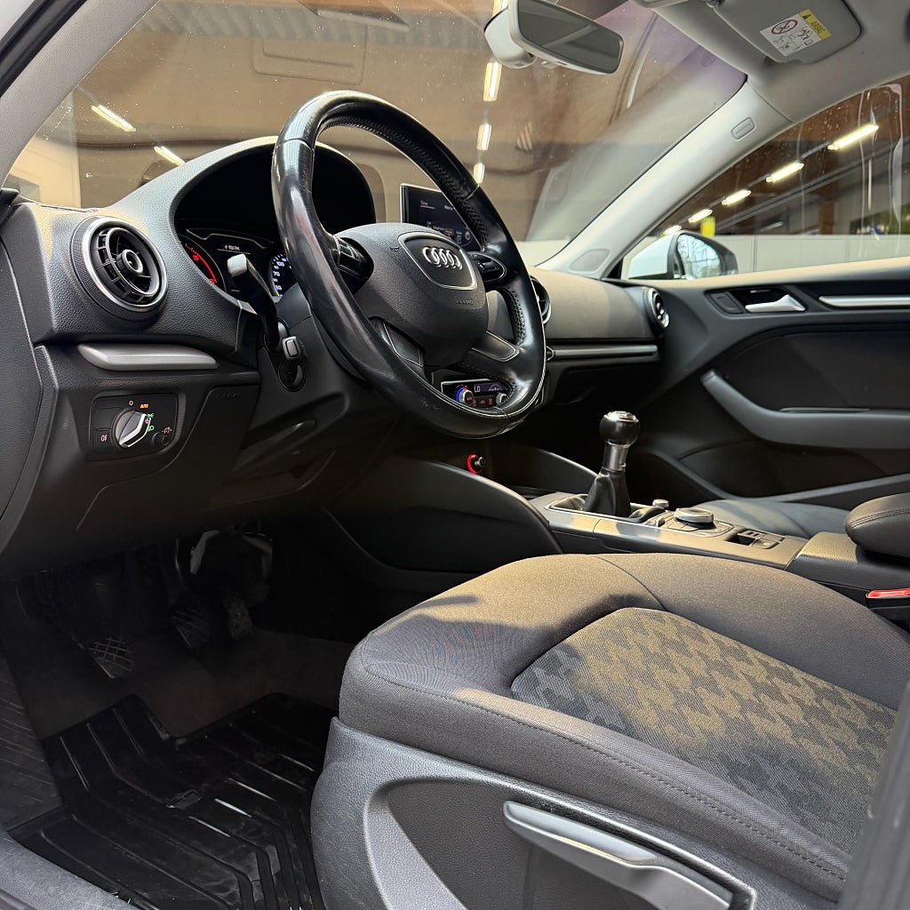 Audi A3 *HÖSTREA*Sportback 1.6 TDI Attraction Bluetooth 0,36L/M