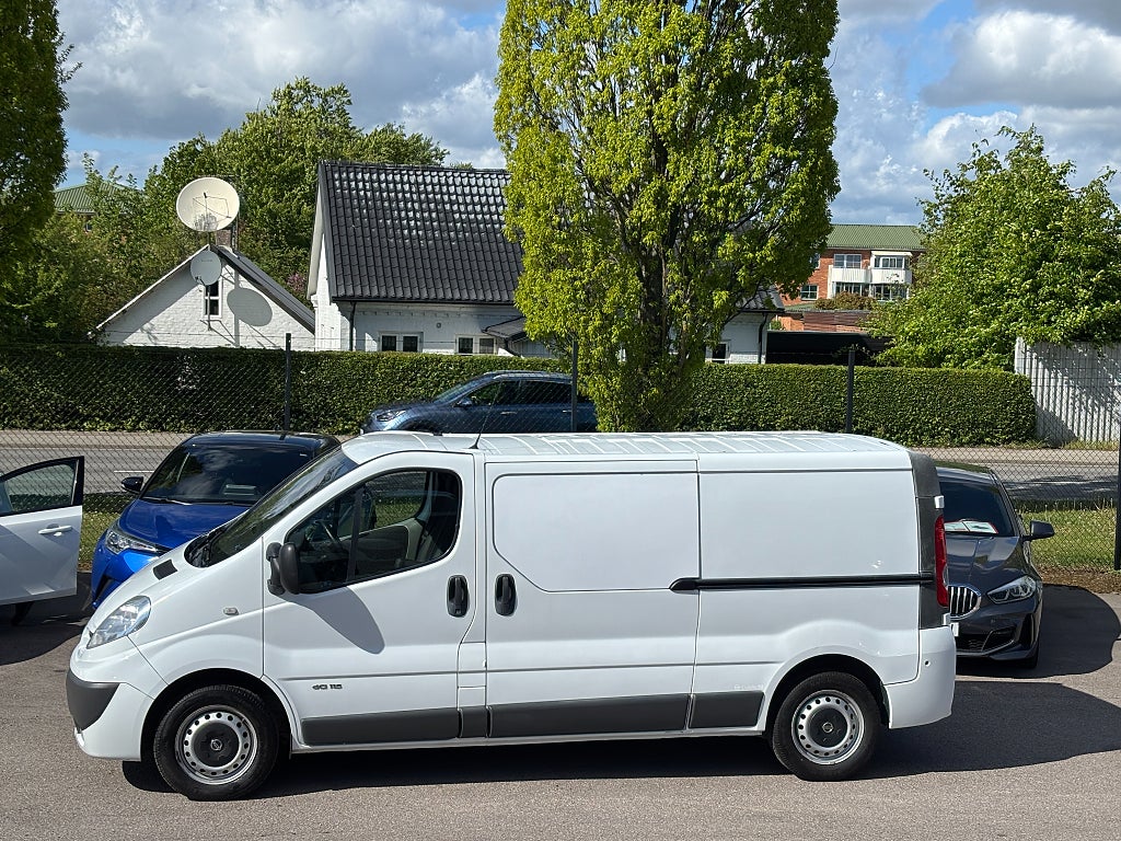 Nissan Primastar Lång 2.0cdi 115hk Dubbla skjutdörrar 0Kr kontant(föret