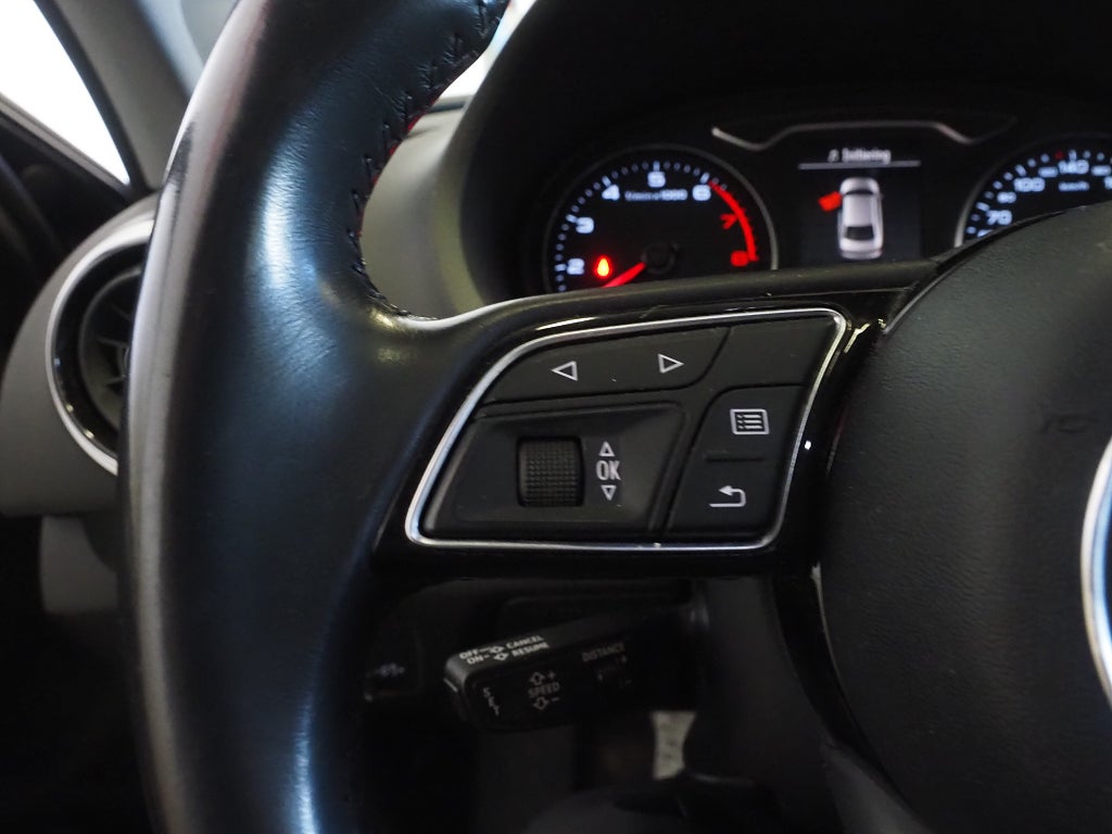Audi A3 Sedan 1.0 TFSI Comfort Motorvärmare Optikpaket PDC 2017