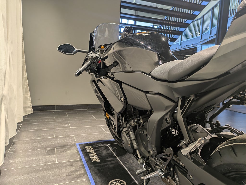 Yamaha YZF-R7 Tech Black / Räntekampanj 3,45% / Omgående lev!