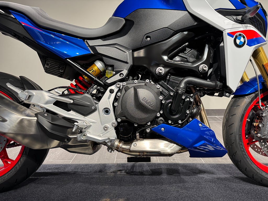 BMW F900R/Ord pris: 138.395kr/Nu: 127.900kr/100mil/Sport