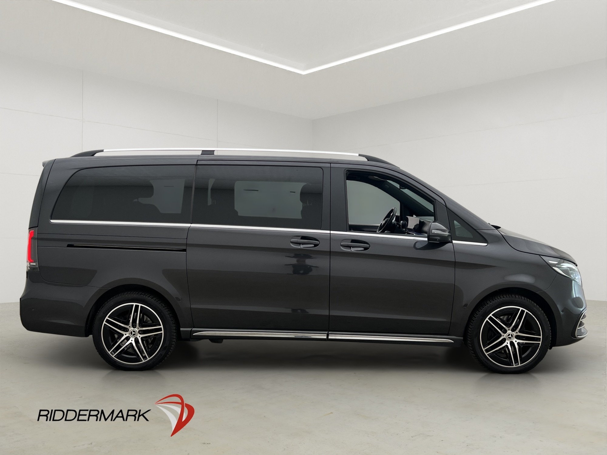 Mercedes-Benz V 2025, photo 2/63