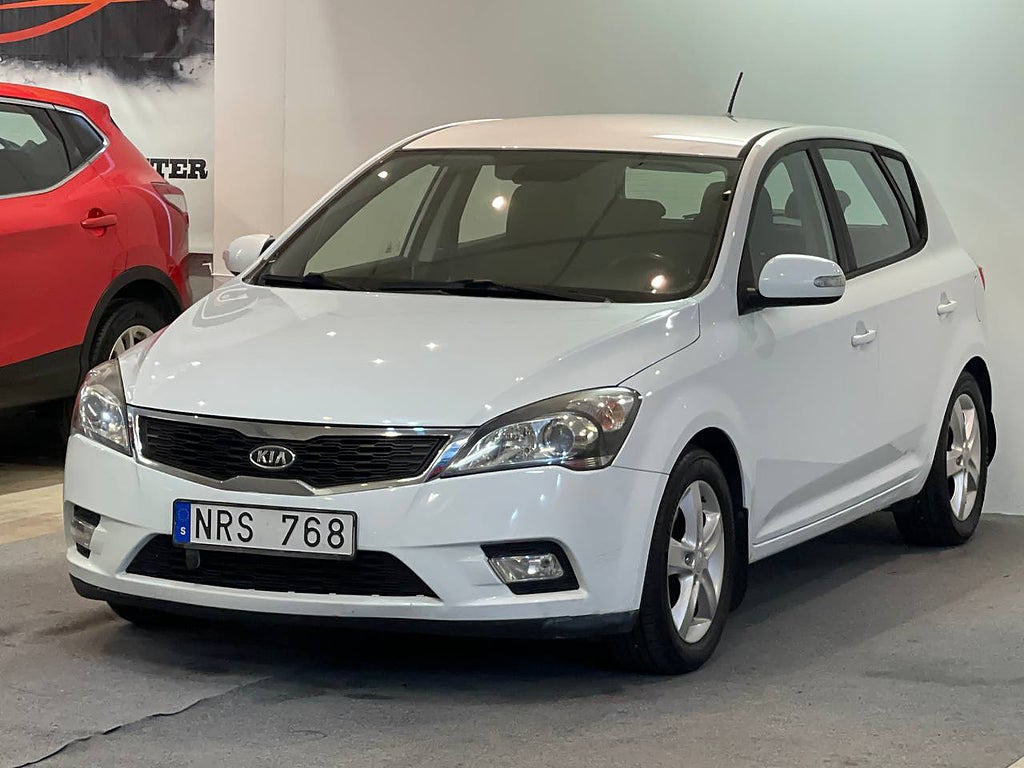 Kia Ceed cee'd 1.6 CVVT EX NY BESIKTAD NY SERVAD