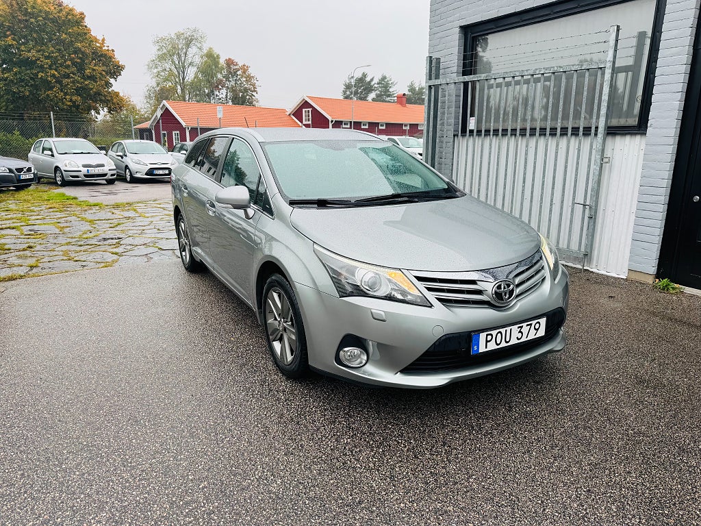 Toyota Avensis 1.8 147HK KOMBI EDITION 50 / BACKKAMERA / VÄRMARE