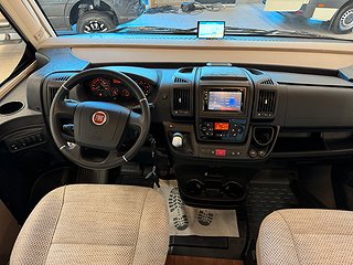 Husbil-integrerad Hymer B588 Bianco Line 150HK Aut 3 av 20