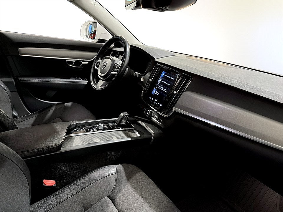 Bild på Volvo V90 Cross Country Momentum B4 197hk Aut AWD - FULLSERV,360