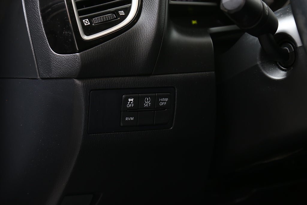 Mazda 3 Sport 2,0 SKYACTIV-G 120hk Vision Navi P-sensorer 2016