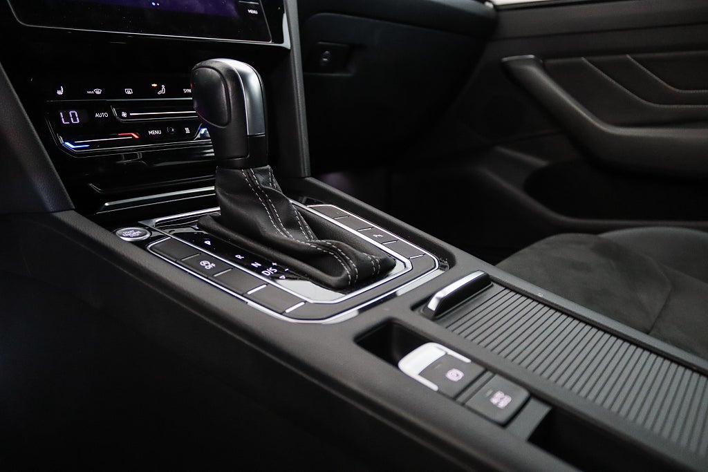 Volkswagen Arteon Shooting Brake 2.0 TDI 4M R-Line Cockpit Värmare Drag