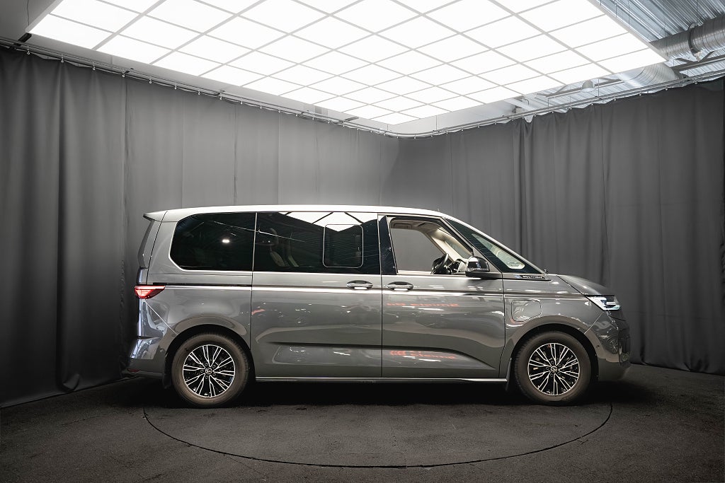 Volkswagen Multivan eHybrid EL-DÖRR PANO HUD B-VÄRM DRAG H/K ELSTOL MOMS