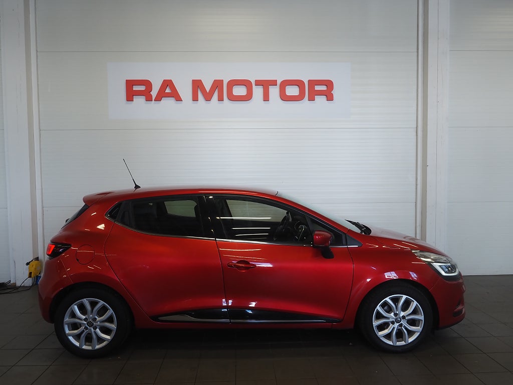 Renault Clio 1.2 TCe EDC 118hk Automat Intens P-Sensorer Navigation 2018