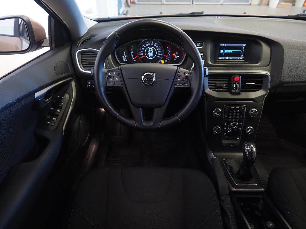 Volvo V40 T2 122hk Kinetic Parkeringssensorer Kamrem bytt 2017
