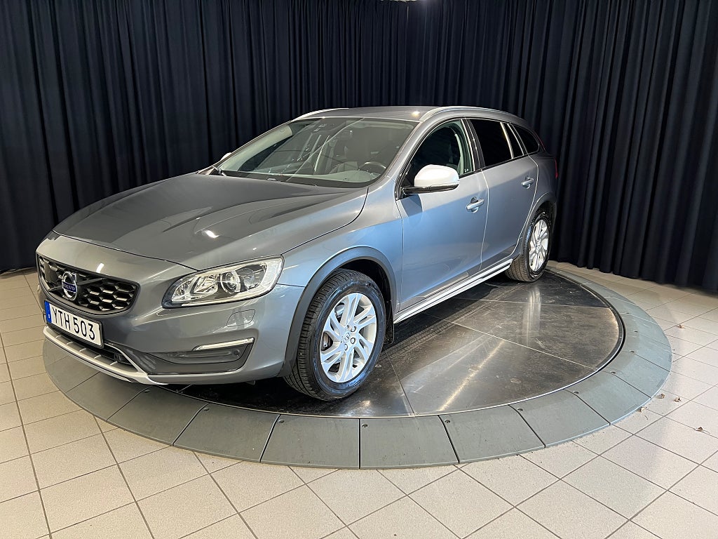 Volvo V60 Cross Country D3 Classic Momentum DRAG BLIS MINNE NAVI VoC Rattv 150h