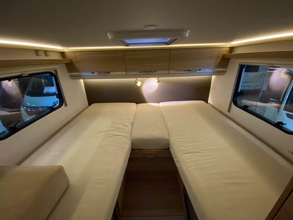 Adria Coral 670 SL / B-körkort / Solcell / Långbädd / Garage - Adria