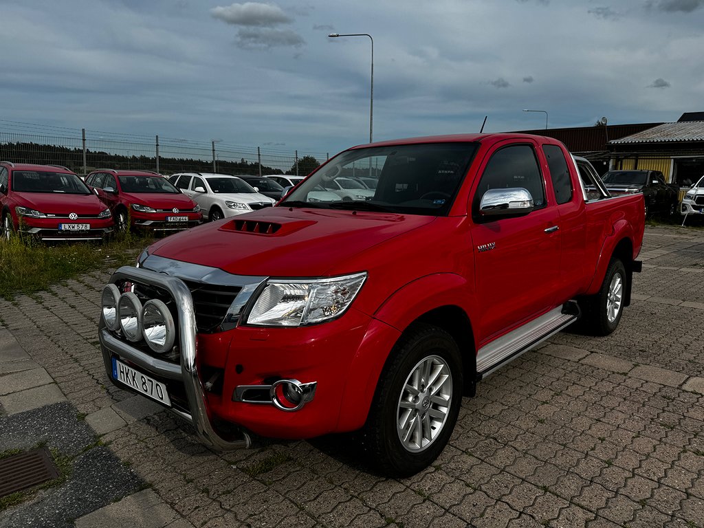 Toyota Hilux EXTRA CAB D-4D 4WD VÄRMARE BÅGE 6700MIL 2-ÅRS GARANTI