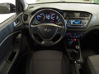 Halvkombi Hyundai i20 17 av 22