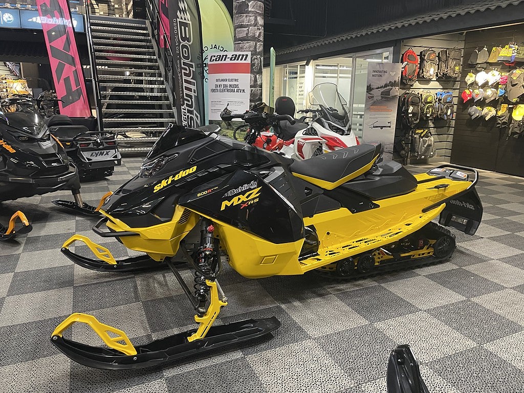 Ski-Doo MXZ XRS 600R E-TEC -25 *Superdeal* 