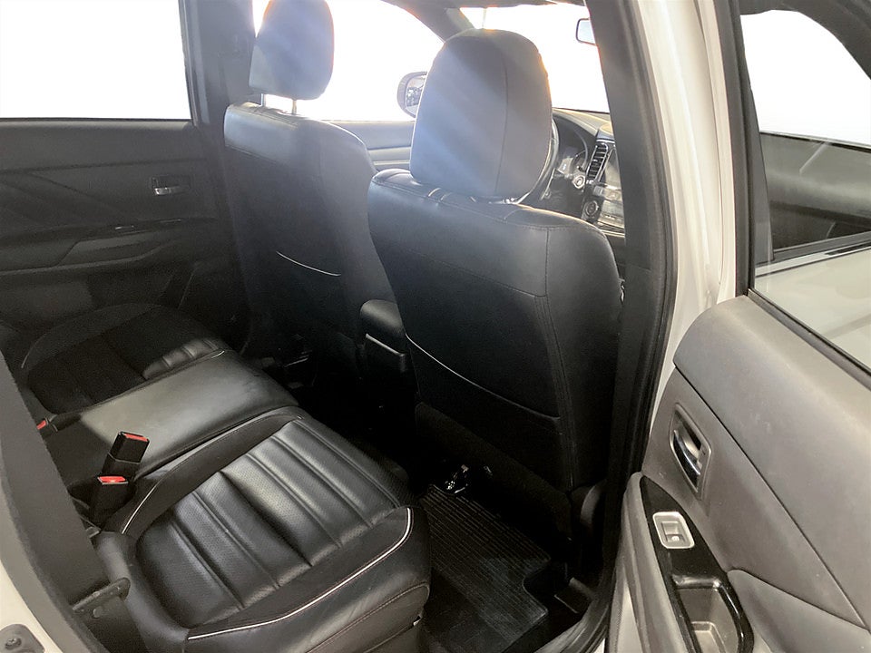 Bild på Mitsubishi Outlander S-Edition PHEV 203hk Aut 4WD TAKLUCKA B-KAMERA DRAG
