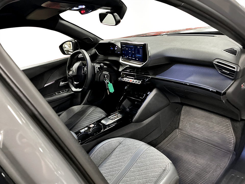 Bild på Peugeot 2008 ALLURE 1.2 PT 130hk Aut CARPLAY BACKKAMERA