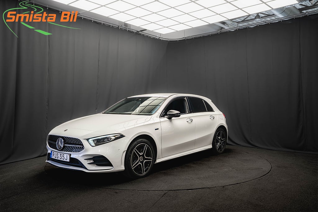 Mercedes-Benz A 250 e AMG NIGHT WIDESCREEN PANELBELYSNING DISTRONIC