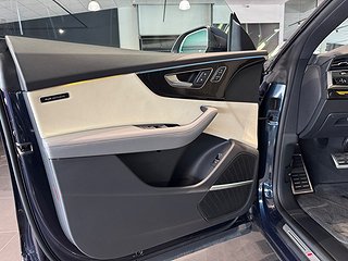 SUV Audi Q8 10 av 15