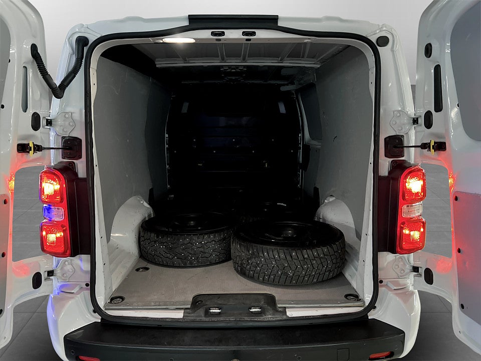 Bild på Peugeot Expert PRO+ 2.0 BHDi 145hk Aut L3 B-KAMERA DRAG